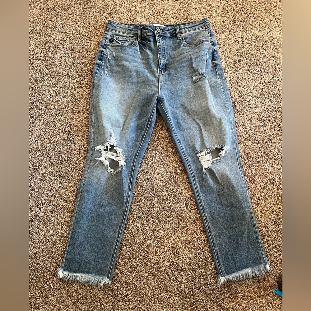 Maurices KanCan Straight ripped Jean